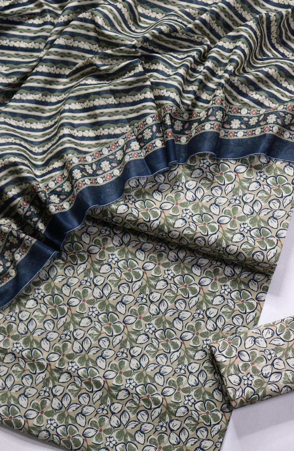 Printed Lawn Unstitched 3 Piece Suit