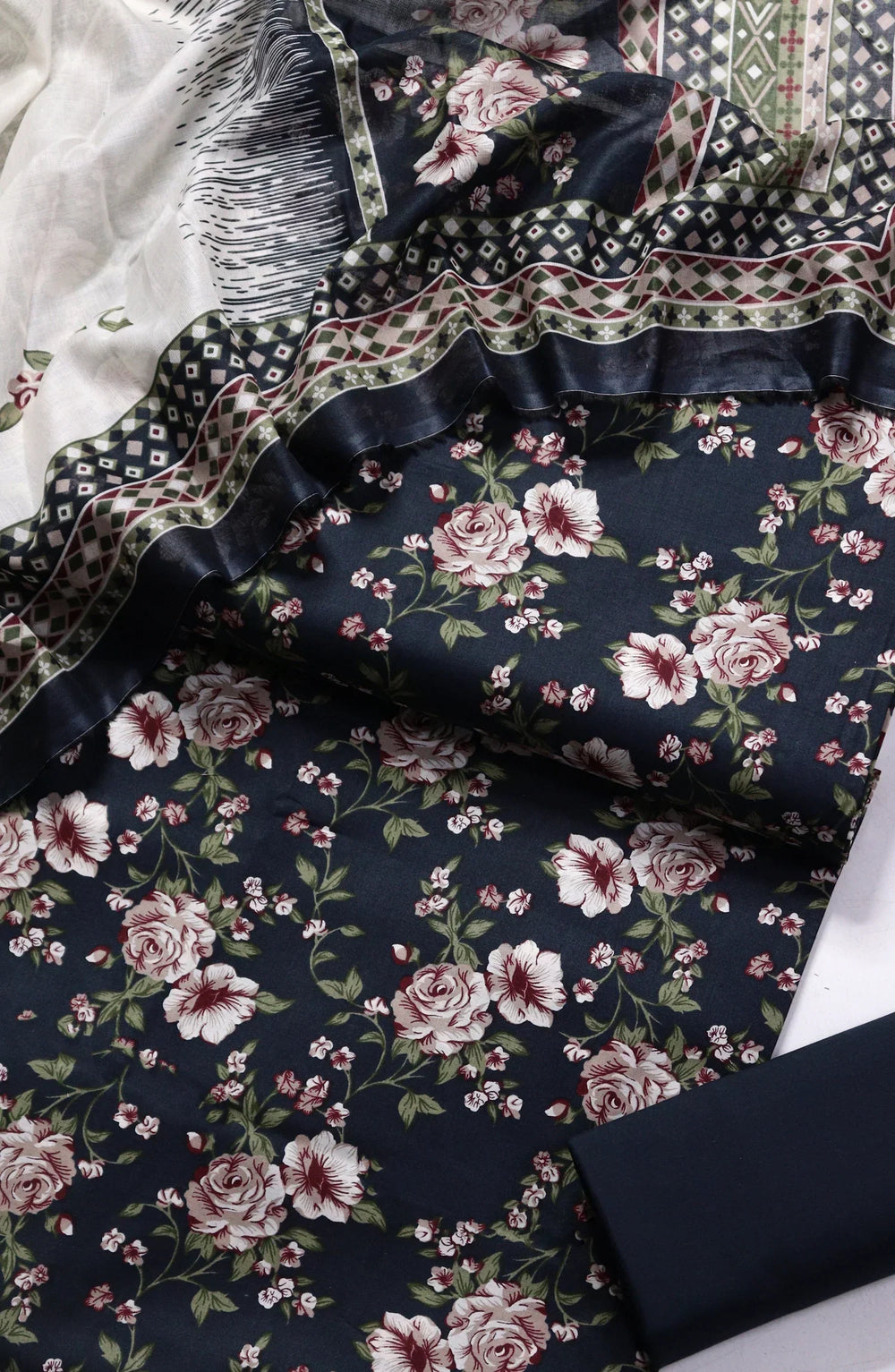 Printed Lawn Unstitched 3 Piece Suit