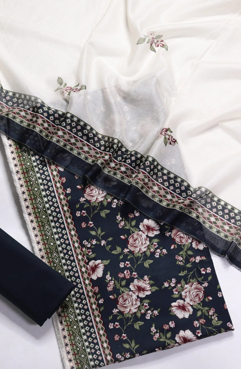 Printed Lawn Unstitched 3 Piece Suit
