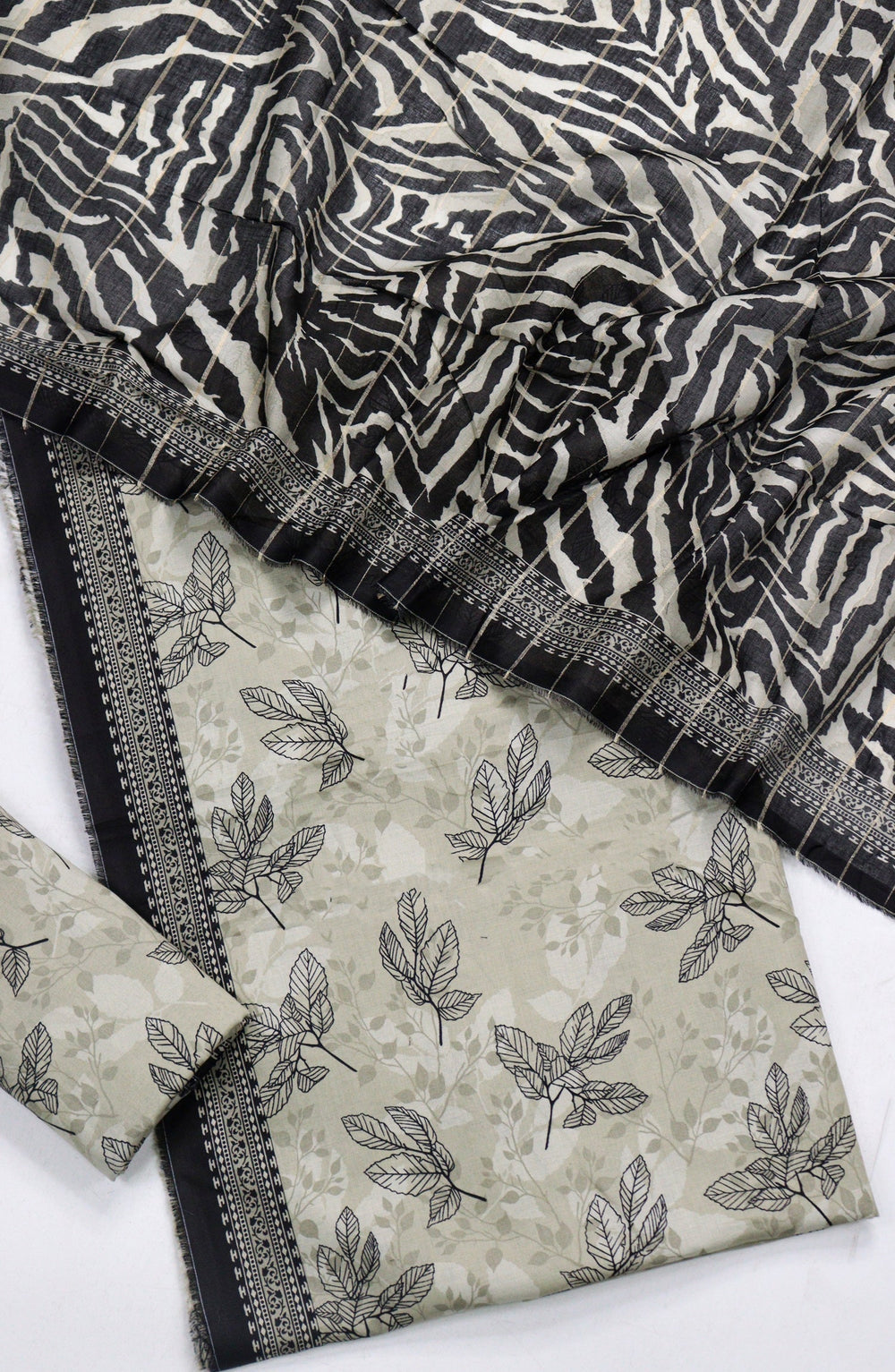 Printed Lawn Unstitched 3 Piece Suit